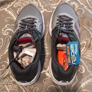 Saucony Cohesion 10 size 9